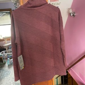 Maroon ish free country turtle neck size S NWT